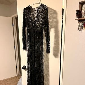 Maternity lace overlay